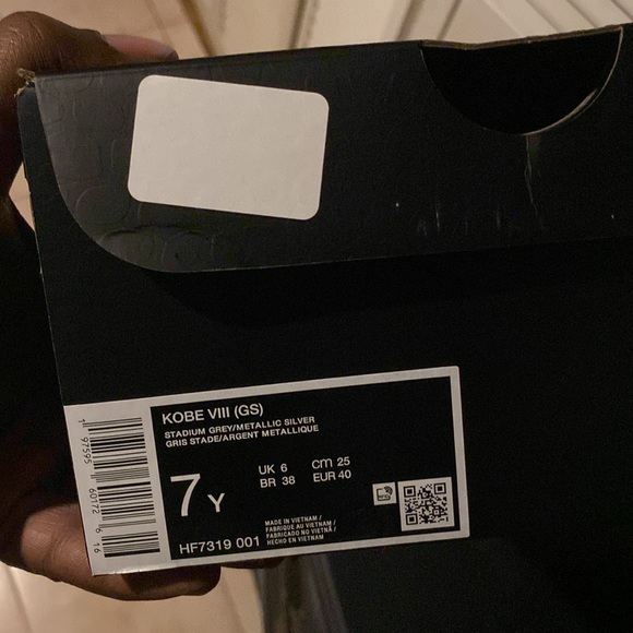 Kobe Venice Beach 7 youth with box!! Rating 7/10 - Picture 6 of 7